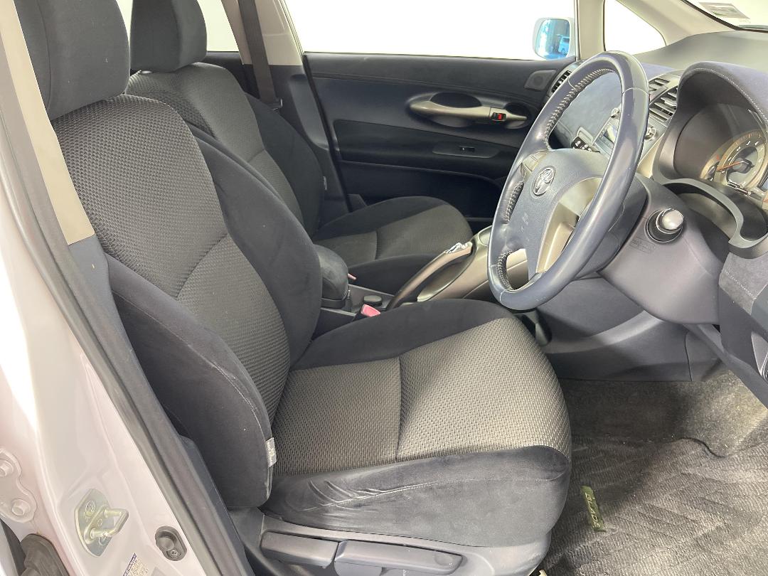 Photo '16' of Toyota Blade Photo '16' of Toyota Blade