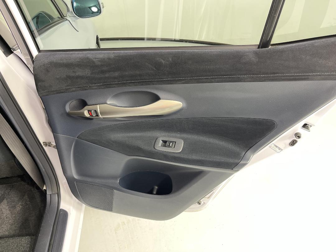 Photo '19' of Toyota Blade Photo '19' of Toyota Blade