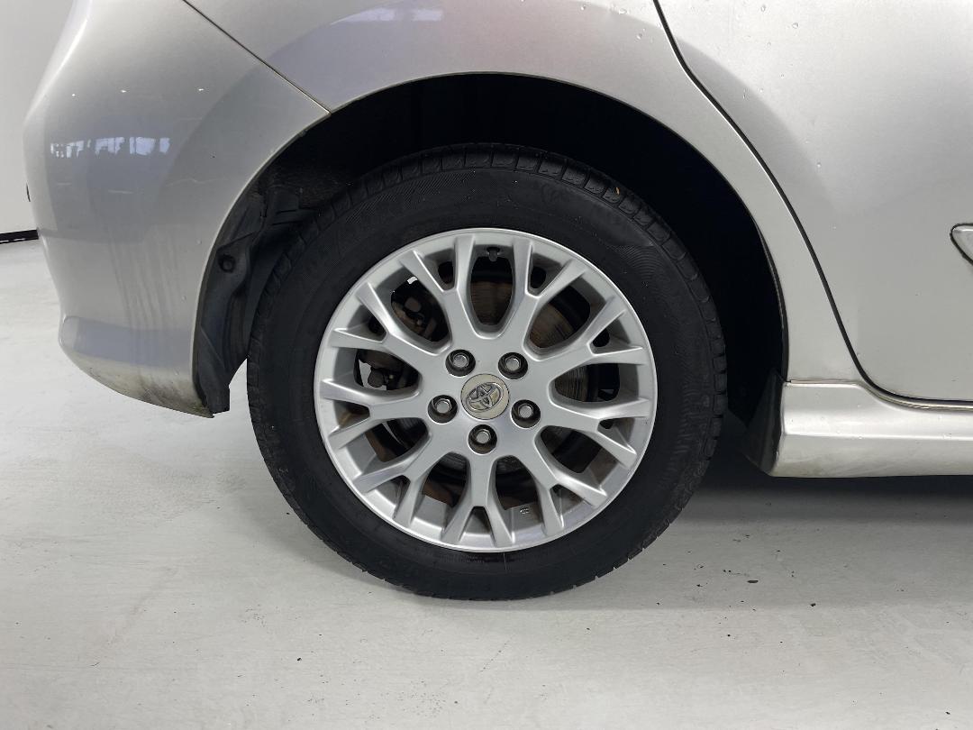 Photo '12' of Toyota Blade