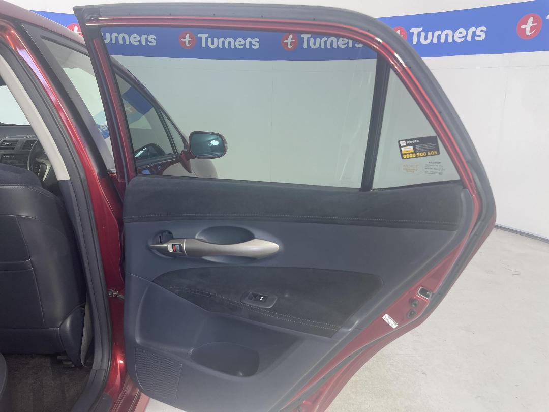 Photo '19' of Toyota Blade Photo '19' of Toyota Blade