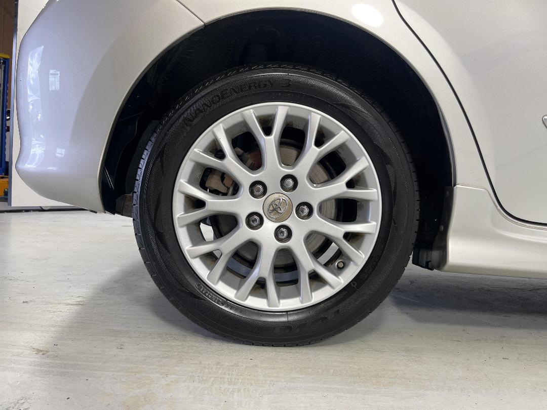 Photo '12' of Toyota Blade