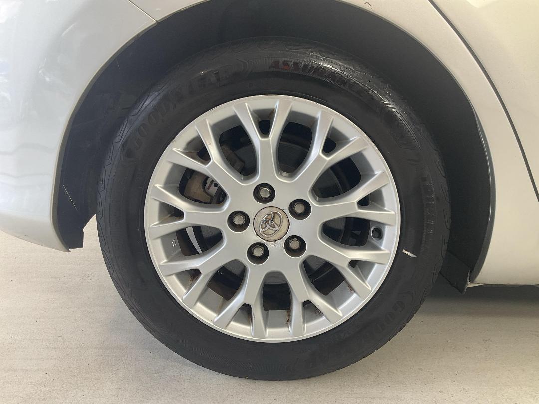 Photo '12' of Toyota Blade Photo '12' of Toyota Blade