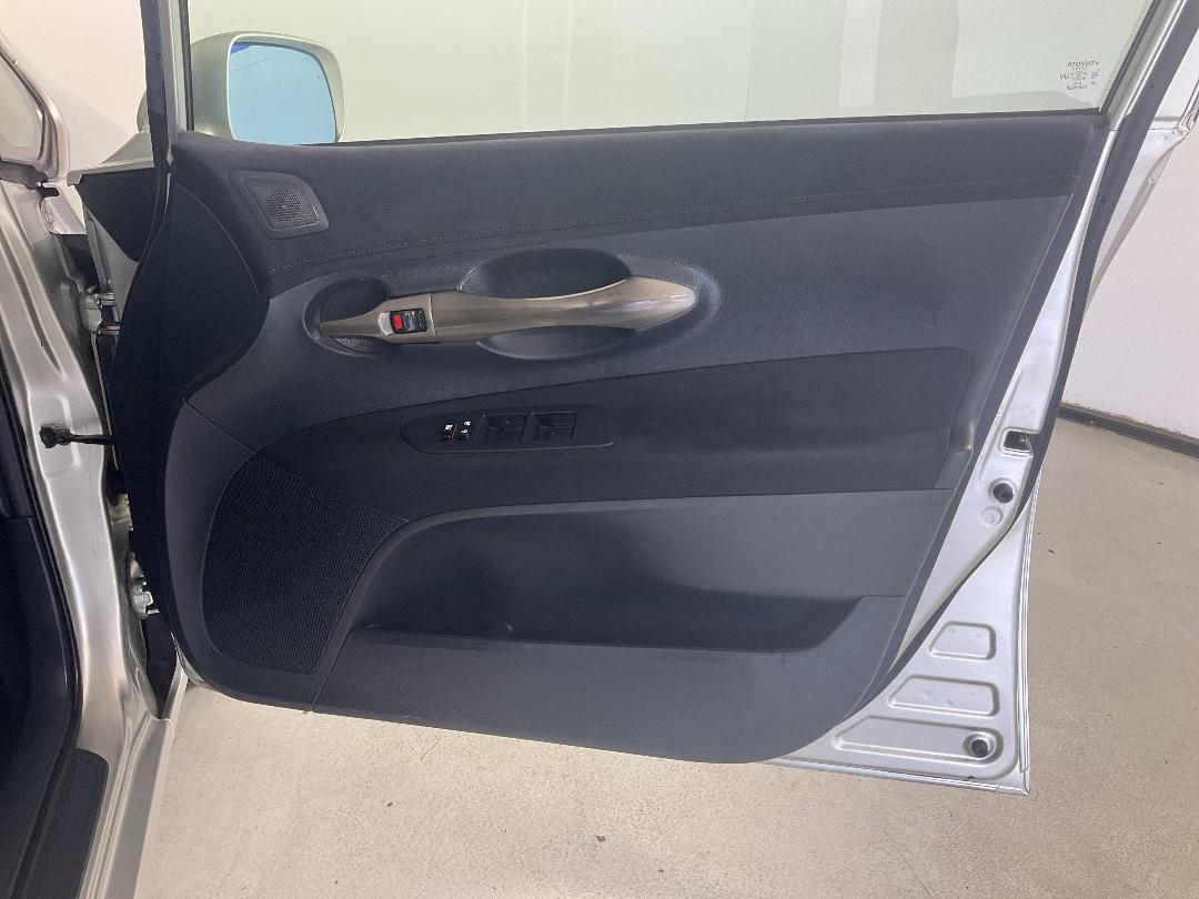 Photo '15' of Toyota Blade Photo '15' of Toyota Blade