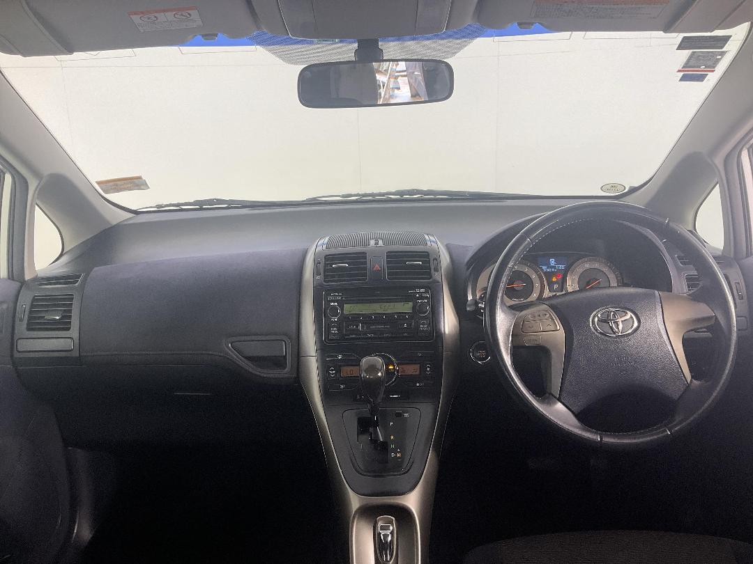 Photo '17' of Toyota Blade Photo '17' of Toyota Blade