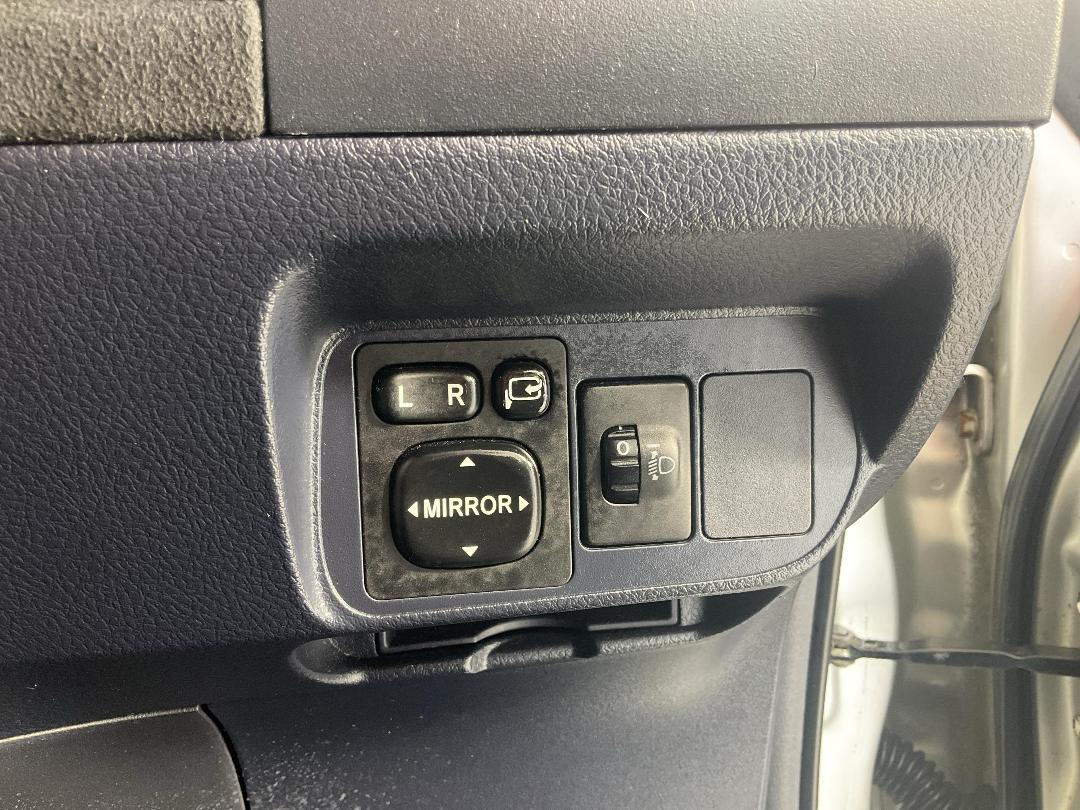 Photo '28' of Toyota Blade Photo '28' of Toyota Blade