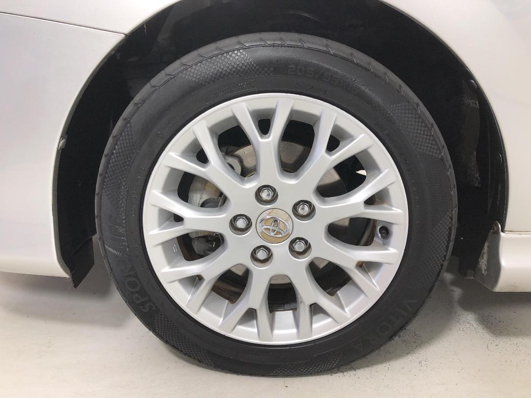 Photo '10' of Toyota Blade Photo '10' of Toyota Blade