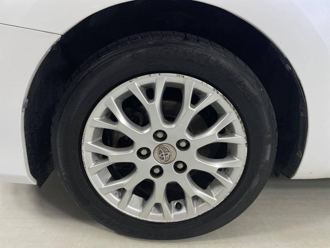 Photo '10' of Toyota Blade Photo '10' of Toyota Blade