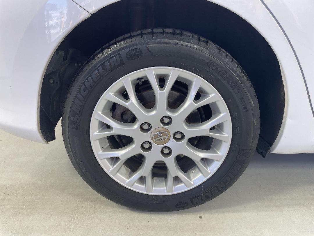 Photo '12' of Toyota Blade Photo '12' of Toyota Blade