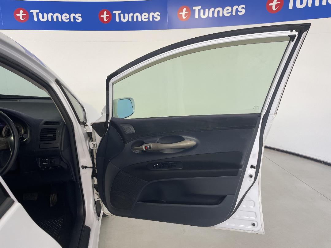 Photo '15' of Toyota Blade Photo '15' of Toyota Blade