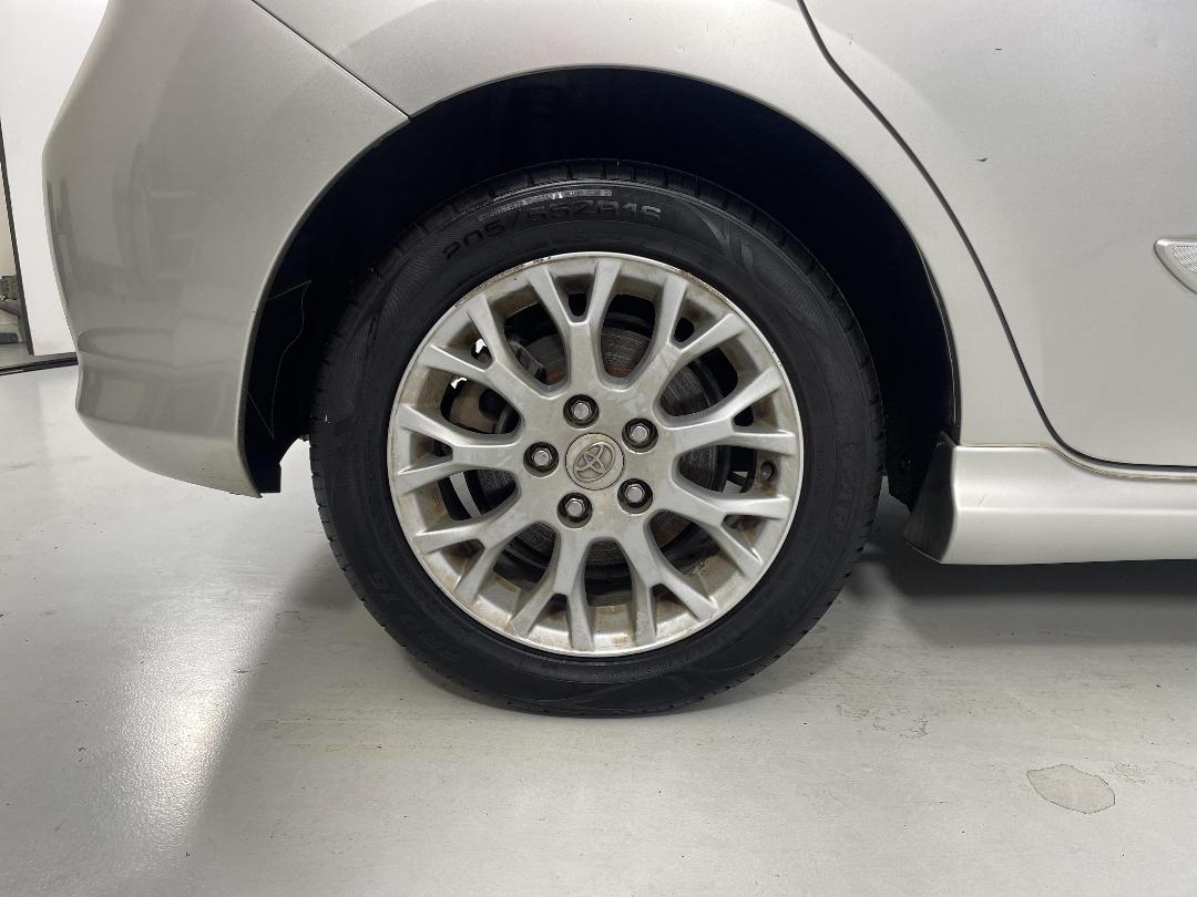 Photo '12' of Toyota Blade Photo '12' of Toyota Blade