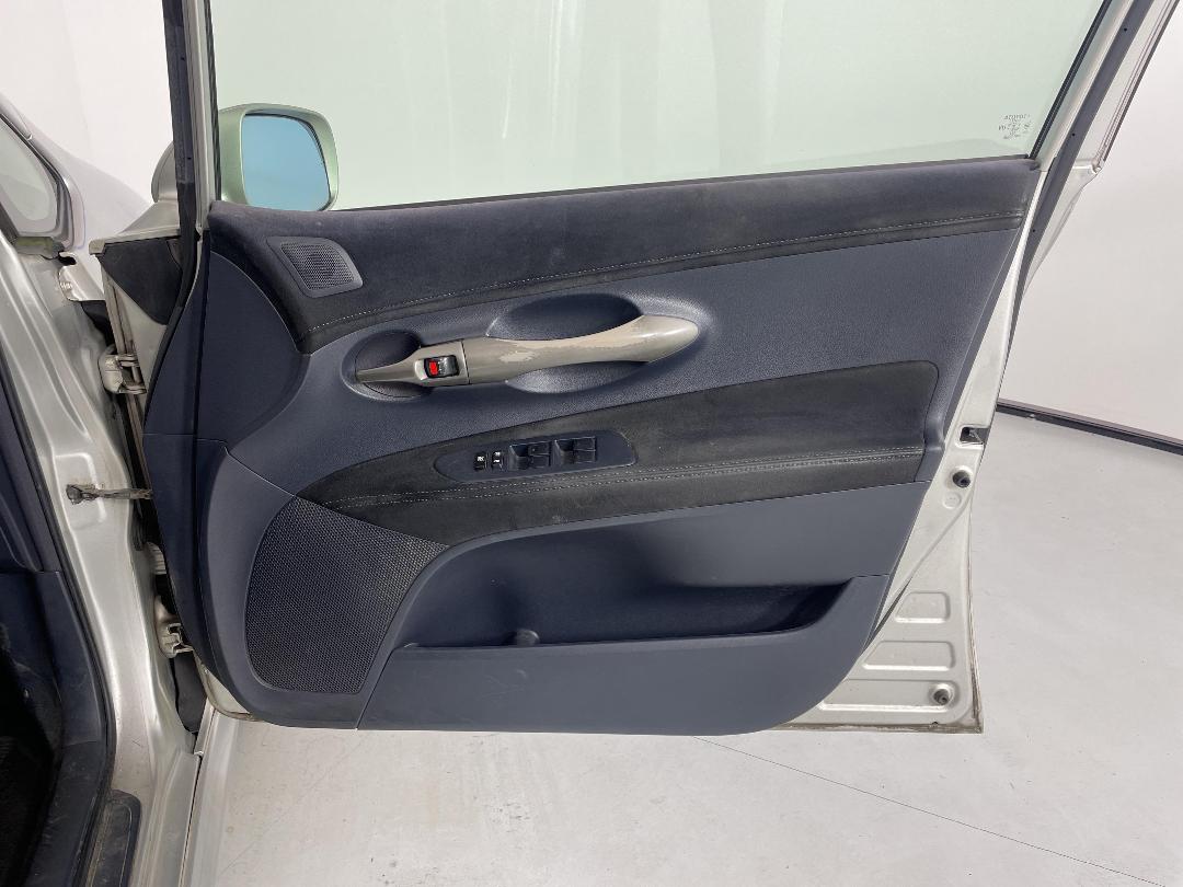 Photo '15' of Toyota Blade Photo '15' of Toyota Blade