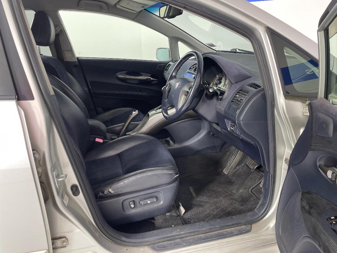 Photo '16' of Toyota Blade Photo '16' of Toyota Blade