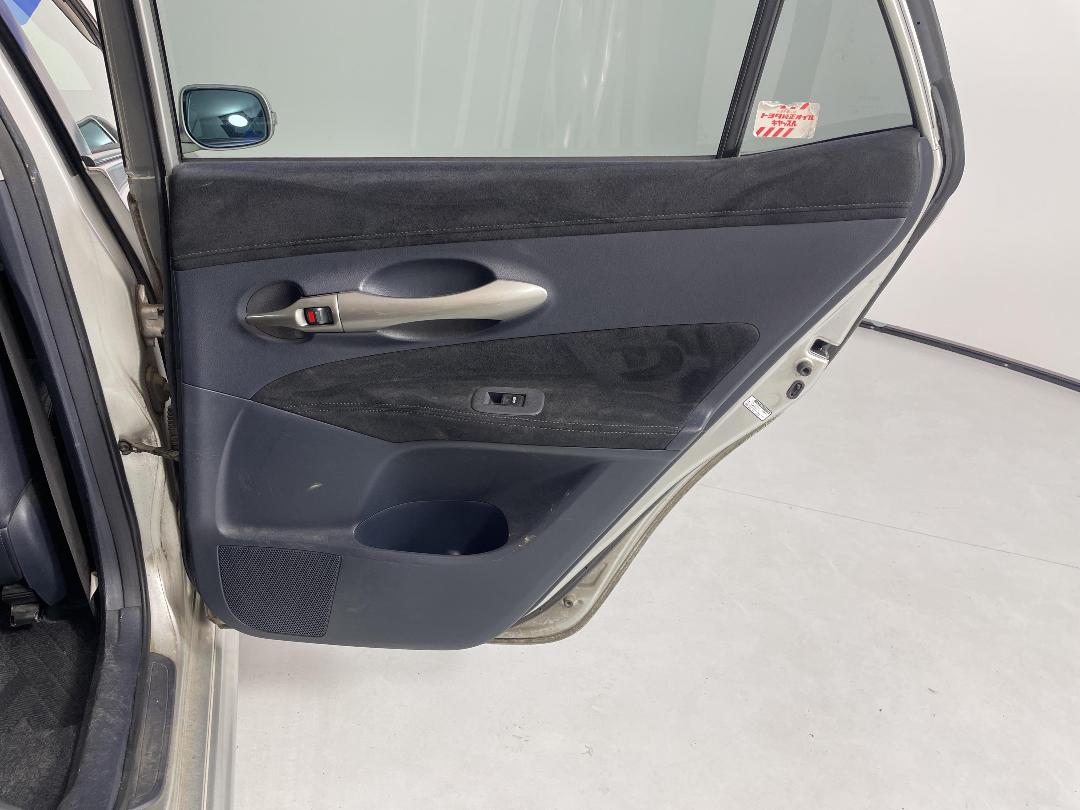 Photo '19' of Toyota Blade Photo '19' of Toyota Blade