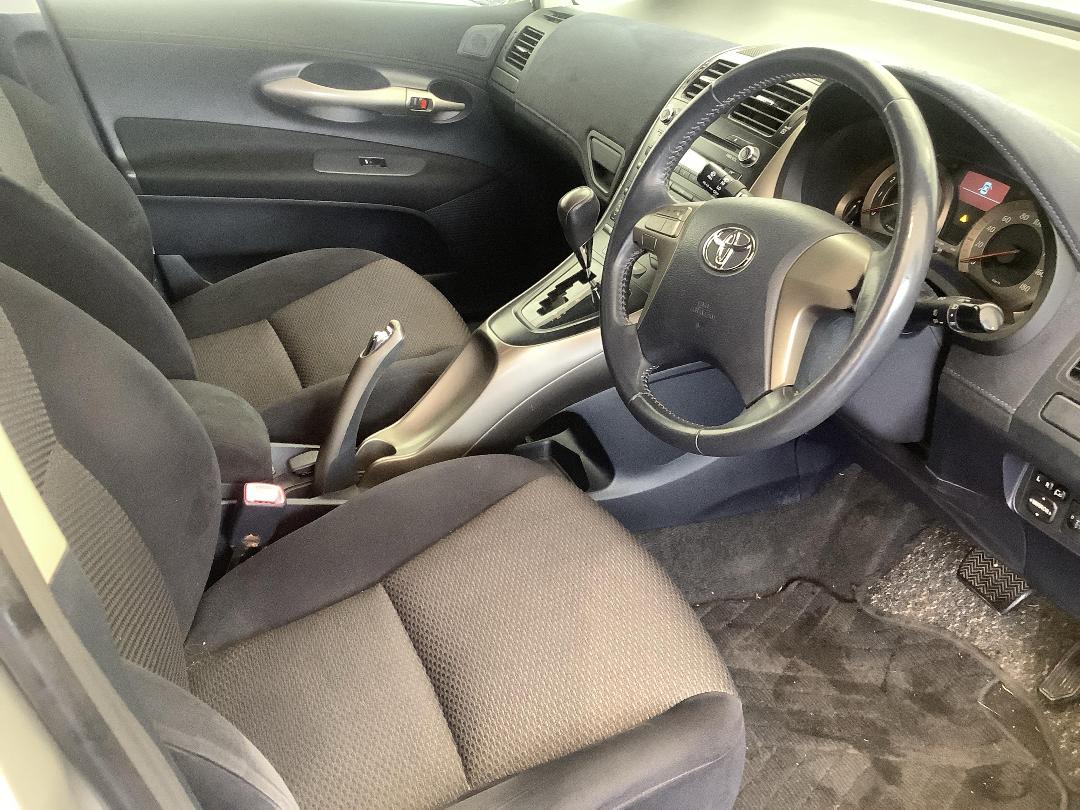 Photo '13' of Toyota Blade Photo '13' of Toyota Blade