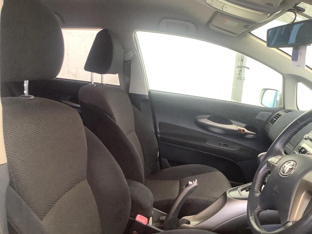 Photo '14' of Toyota Blade Photo '14' of Toyota Blade