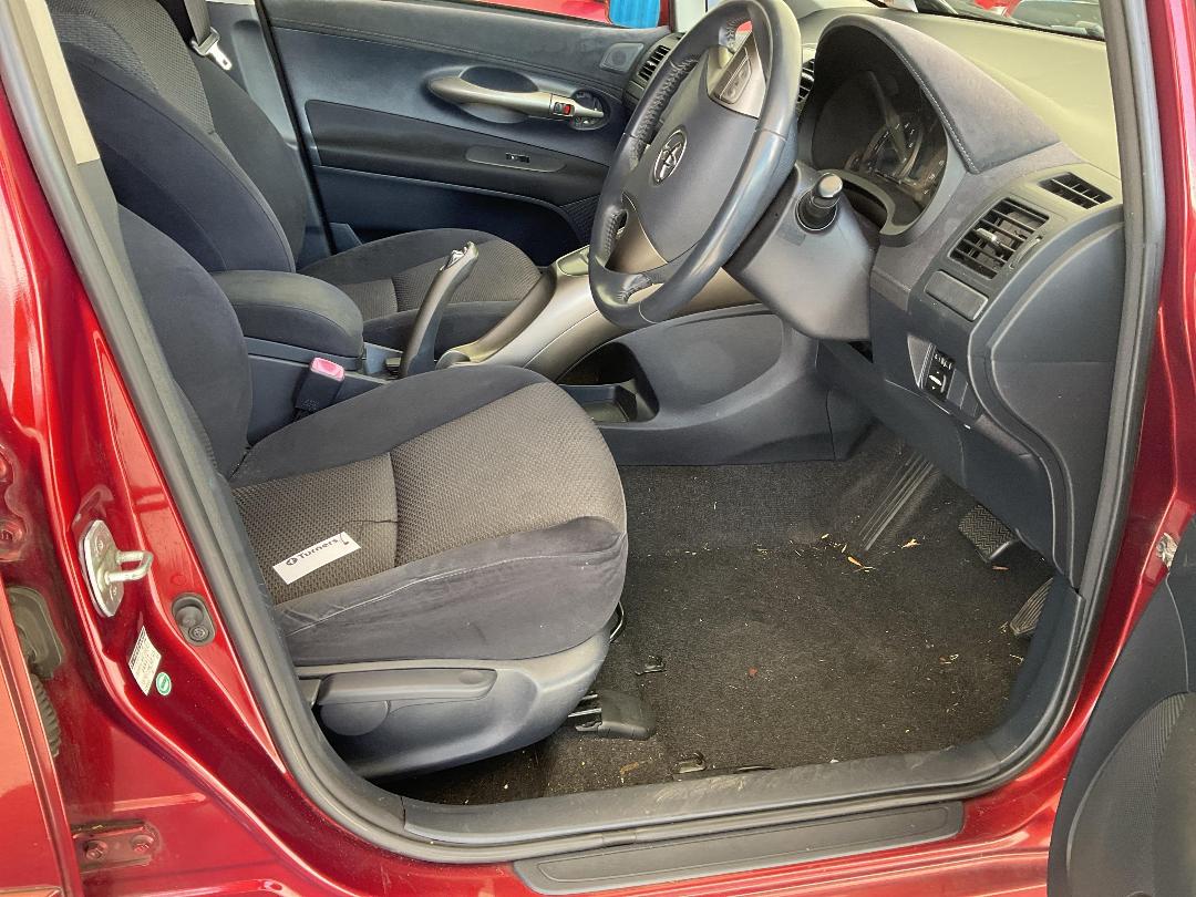 Photo '19' of Toyota Blade Photo '19' of Toyota Blade