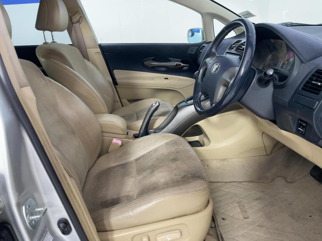 Photo '16' of Toyota Blade Photo '16' of Toyota Blade