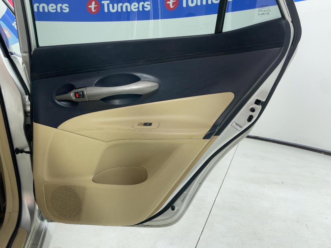 Photo '19' of Toyota Blade Photo '19' of Toyota Blade