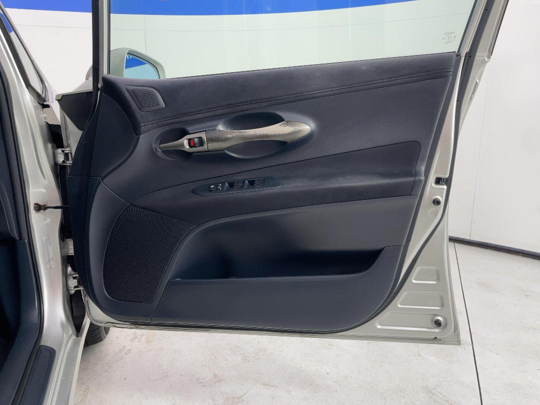 Photo '15' of Toyota Blade Photo '15' of Toyota Blade