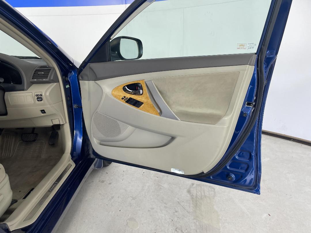 Photo '15' of Toyota Camry