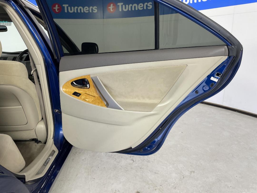 Photo '19' of Toyota Camry