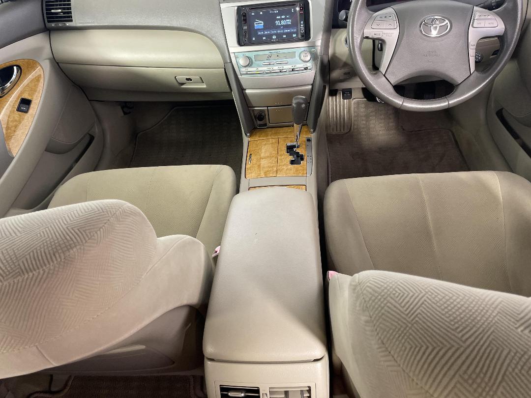 Photo '18' of Toyota Camry