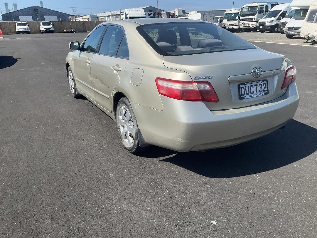 Photo '4' of Toyota Camry GL