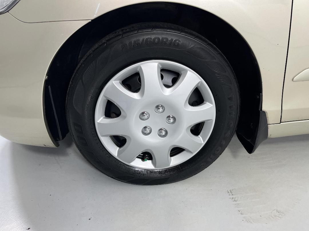 Photo '10' of Toyota Camry