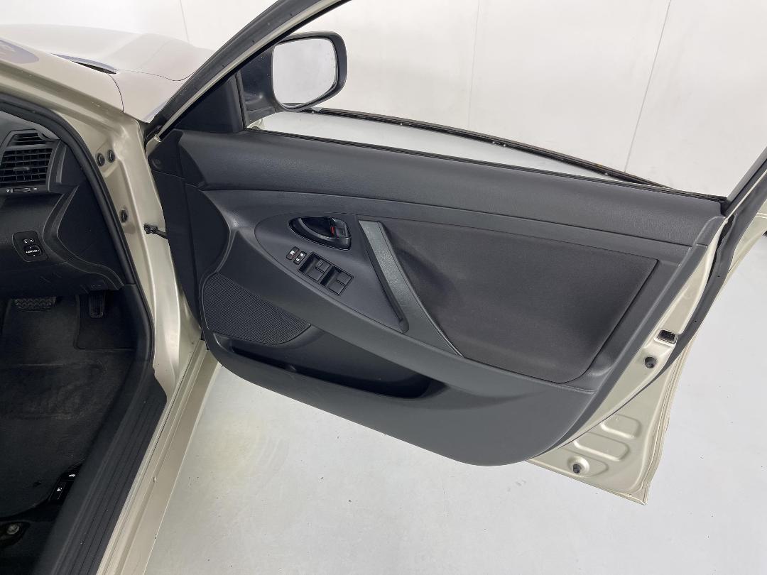 Photo '15' of Toyota Camry