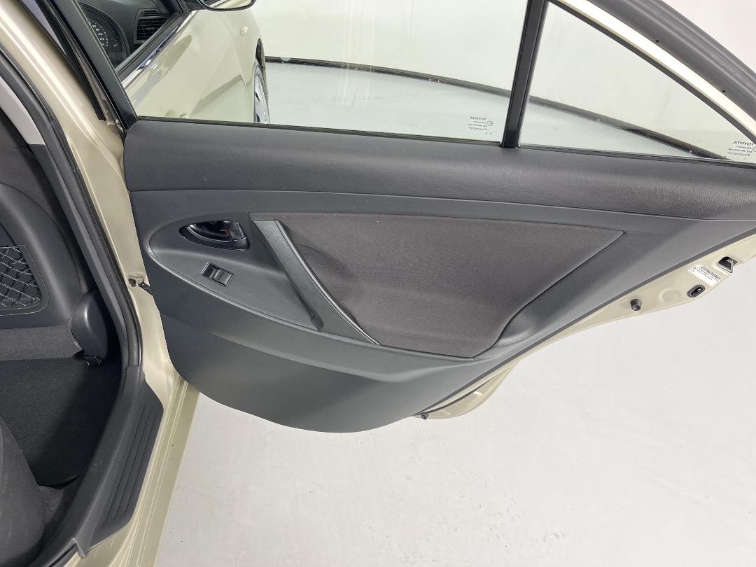 Photo '19' of Toyota Camry