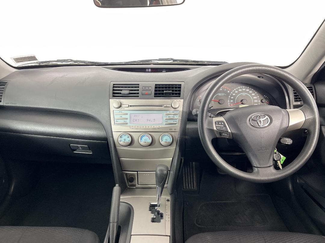 Photo '17' of Toyota Camry