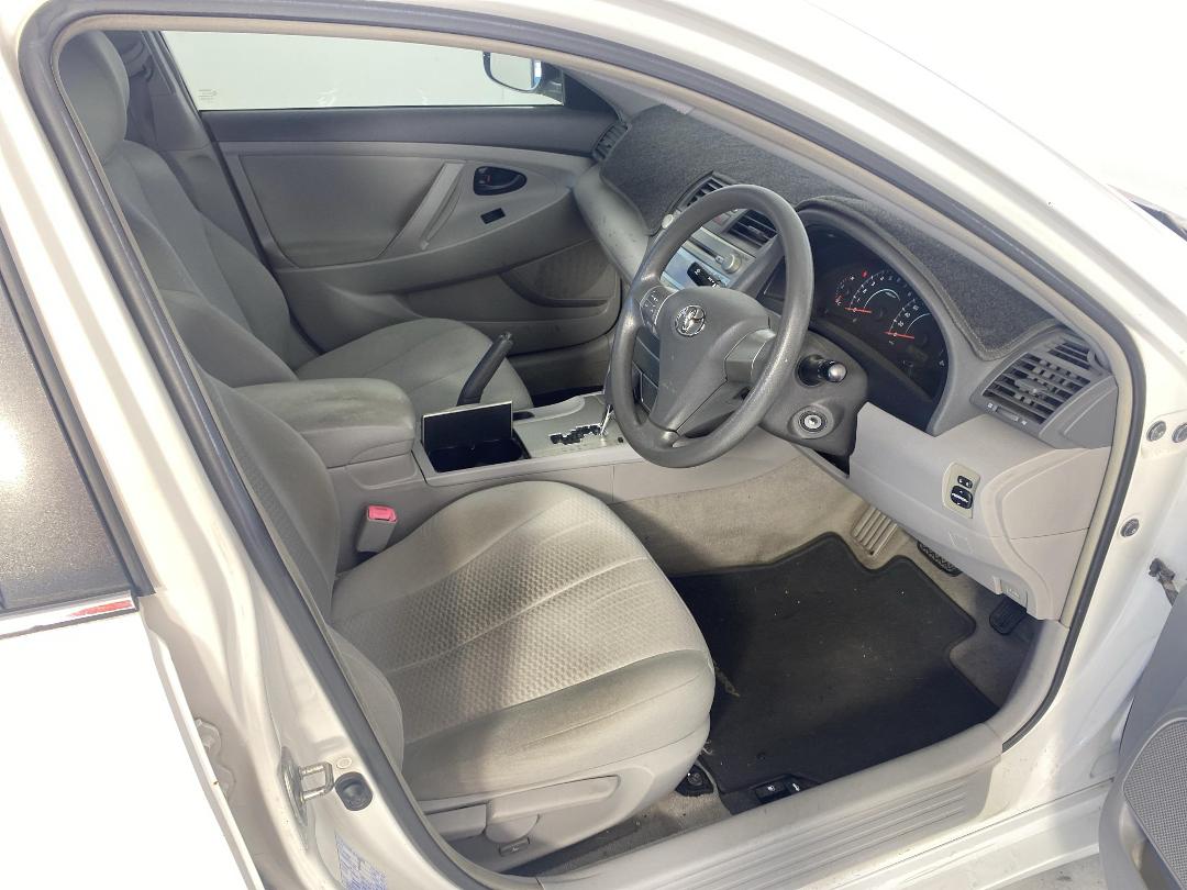 Photo '16' of Toyota Camry Photo '16' of Toyota Camry