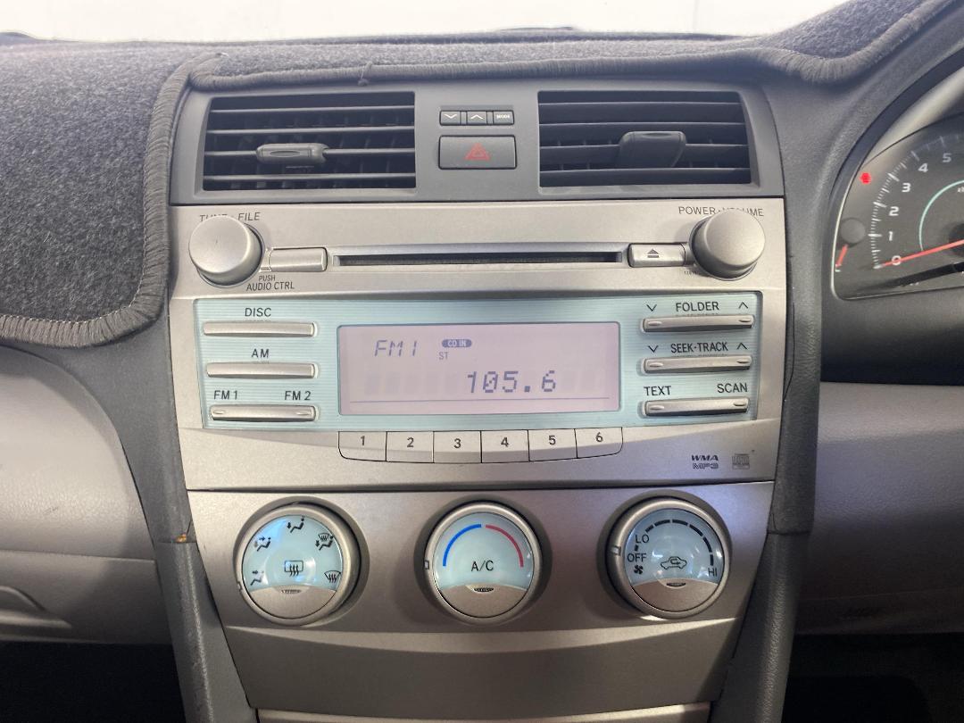 Photo '18' of Toyota Camry Photo '18' of Toyota Camry