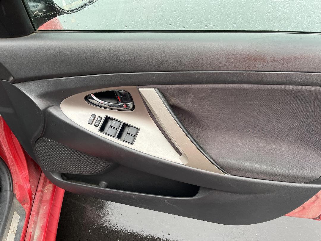 Photo '13' of Toyota Camry Sport Photo '13' of Toyota Camry Sport