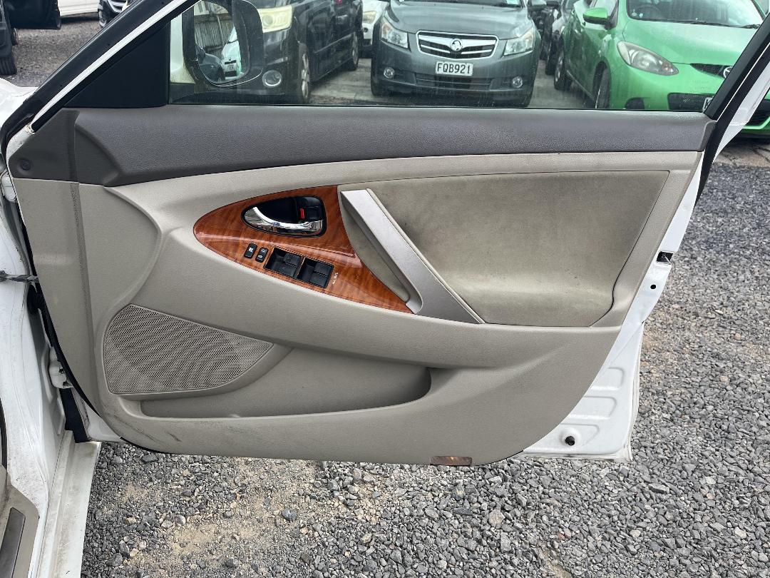 Photo '9' of Toyota Camry