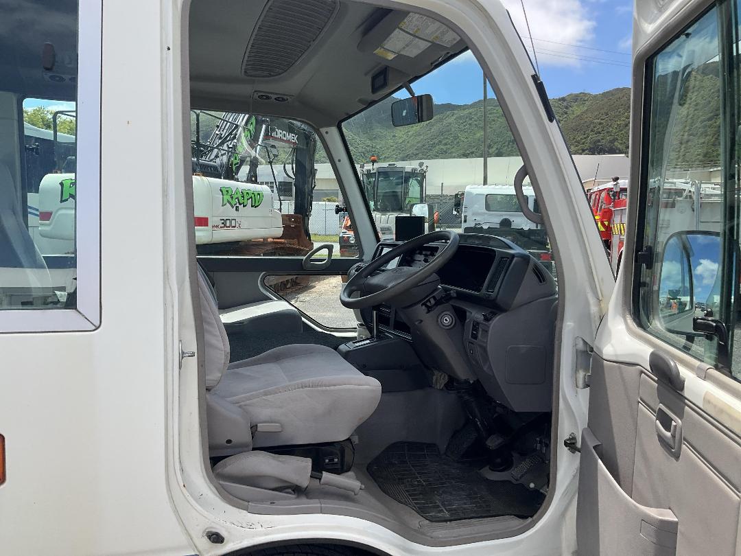 Photo '9' of Toyota Coaster Bus