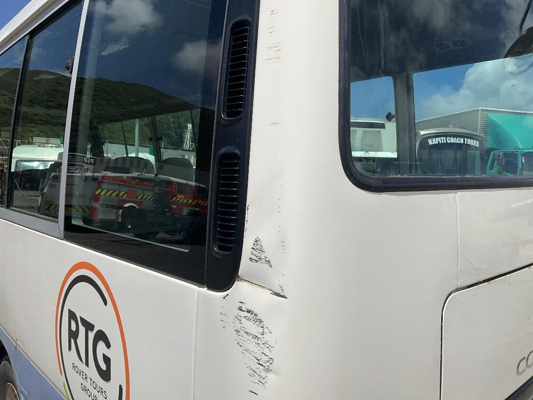 Photo '12' of Toyota Coaster Bus