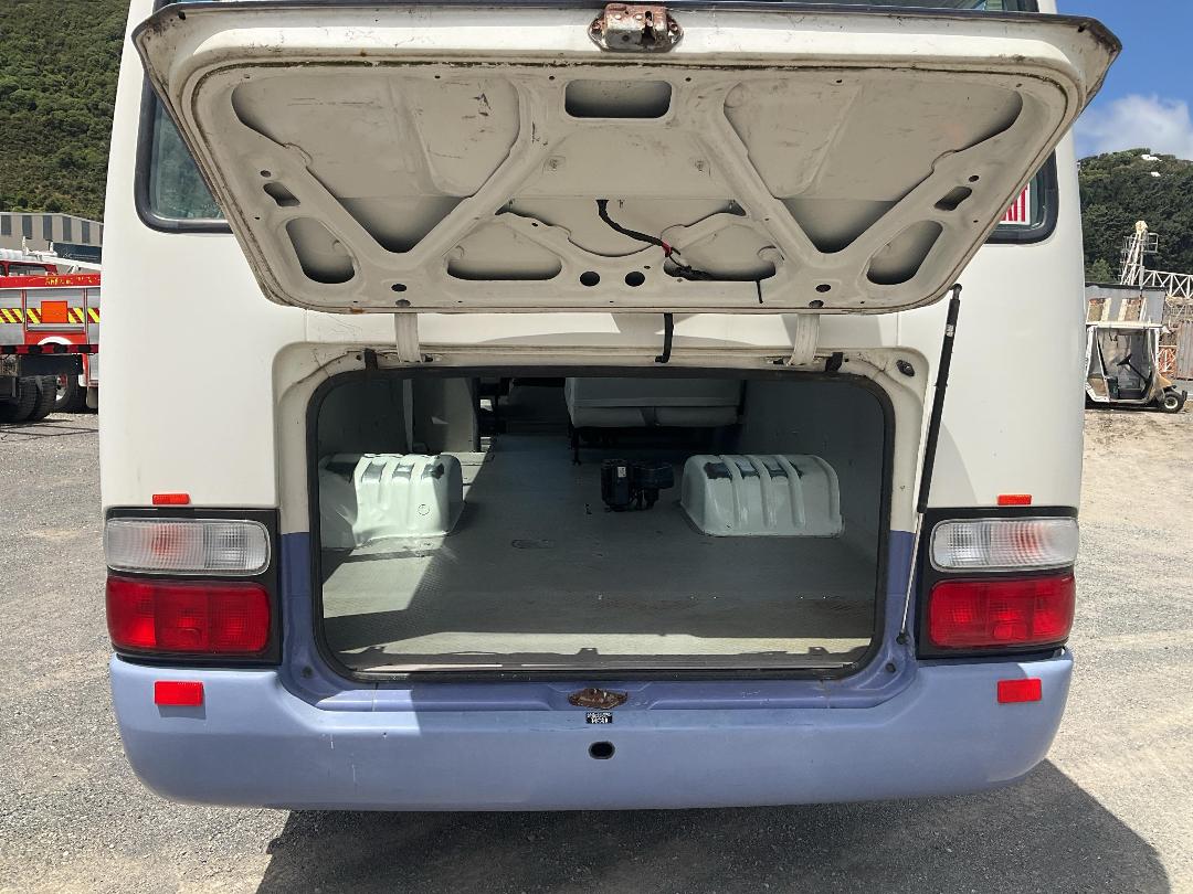 Photo '16' of Toyota Coaster Bus