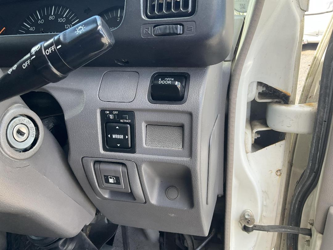 Photo '20' of Toyota Coaster Bus