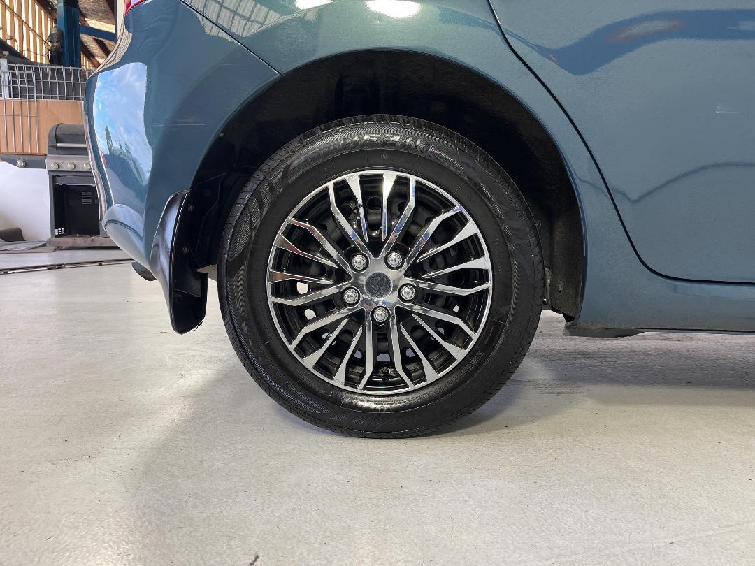 Photo '12' of Toyota Corolla