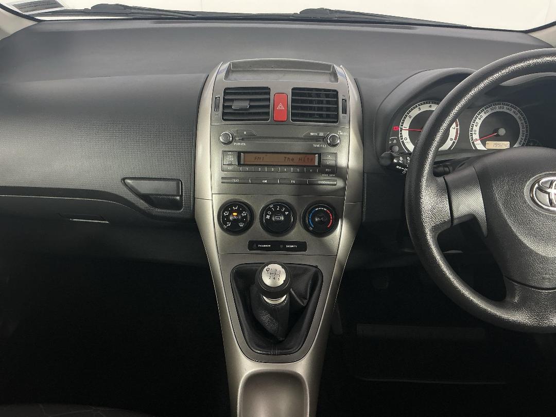 Photo '18' of Toyota Corolla