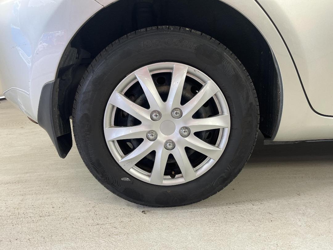 Photo '12' of Toyota Corolla