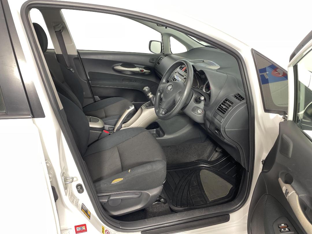 Photo '16' of Toyota Corolla