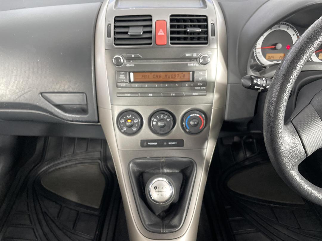 Photo '18' of Toyota Corolla