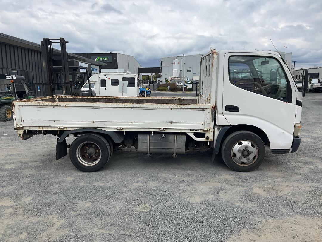 Photo '3' of Toyota Dyna Flat Deck