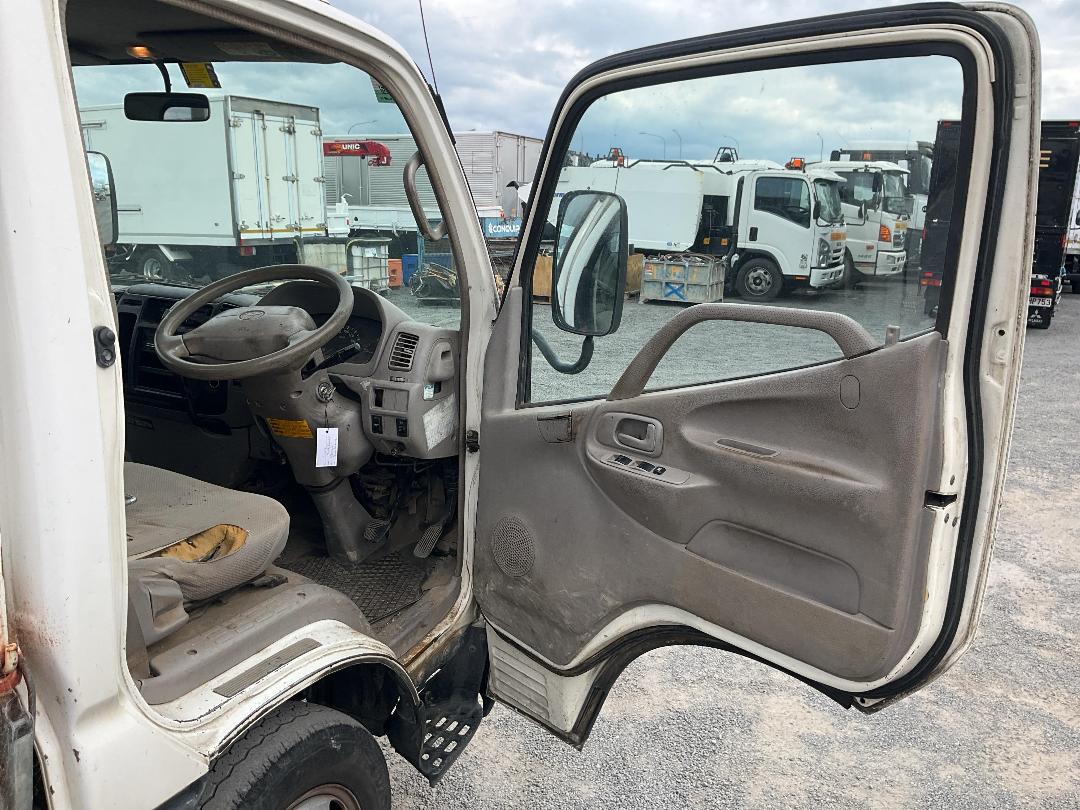 Photo '11' of Toyota Dyna Flat Deck