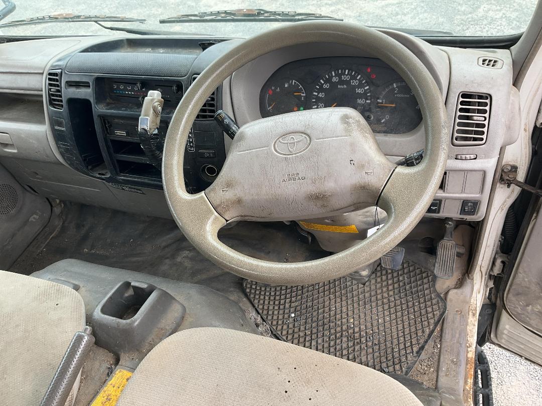 Photo '13' of Toyota Dyna Flat Deck