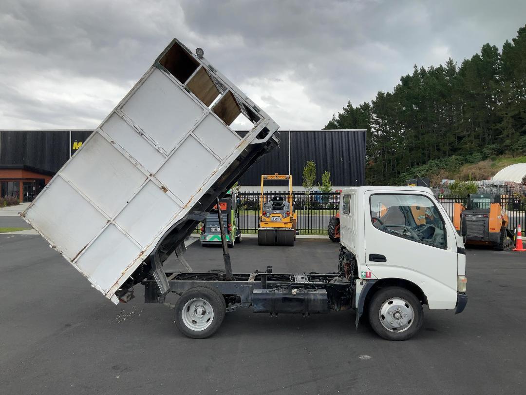 Photo '3' of Toyota Dyna XZU508 Tipper
