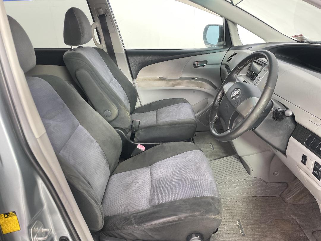 Photo '16' of Toyota Estima