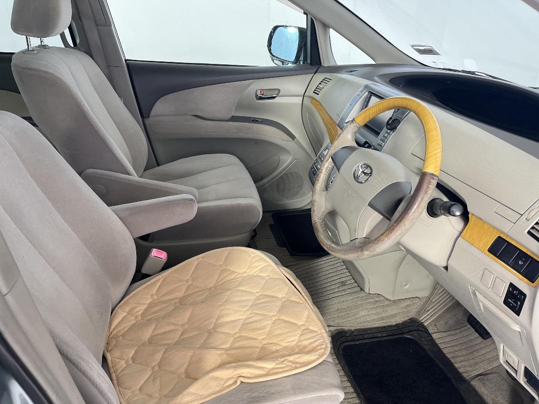 Photo '16' of Toyota Estima